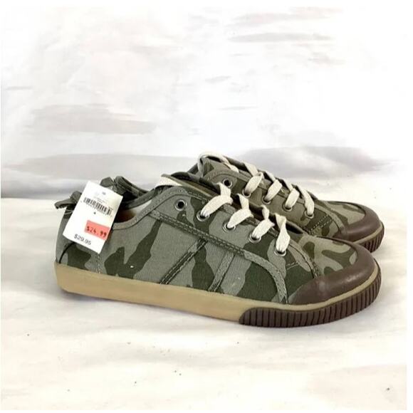 NWT Gap Camouflage Canvas Kids Sneakers size 5 - Picture 1 of 6